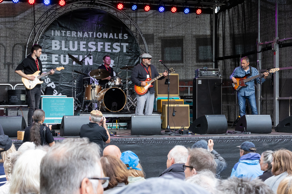 Palo Hrncirík,  Walter Bartoš, Walter Bartoš jr., Miroslav Mikeska, 
