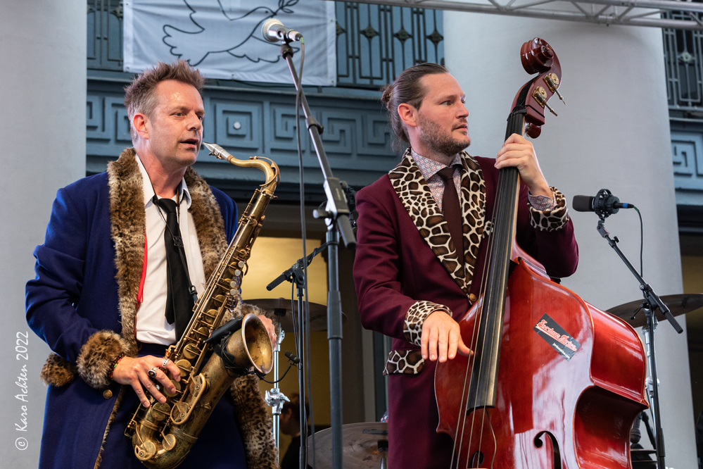 John Dolby Diboy, Kris Van Basten, 
