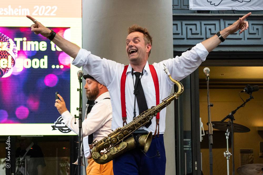 Rassi Van Kaufi, John Dolby Diboy, 
