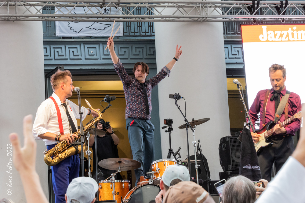 John Dolby Diboy, Jaco McPherson, Pedro Von Jezzerbaum, 
