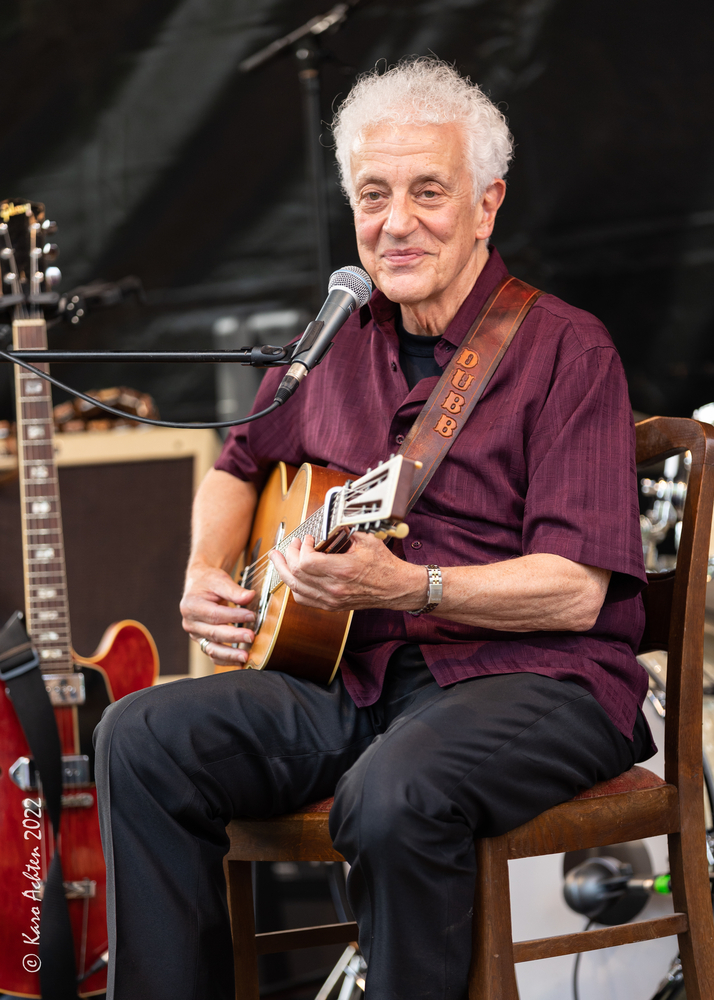 Doug Macleod, 
