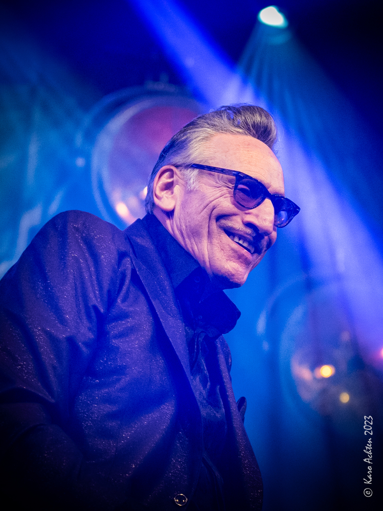 Rick Estrin, 
