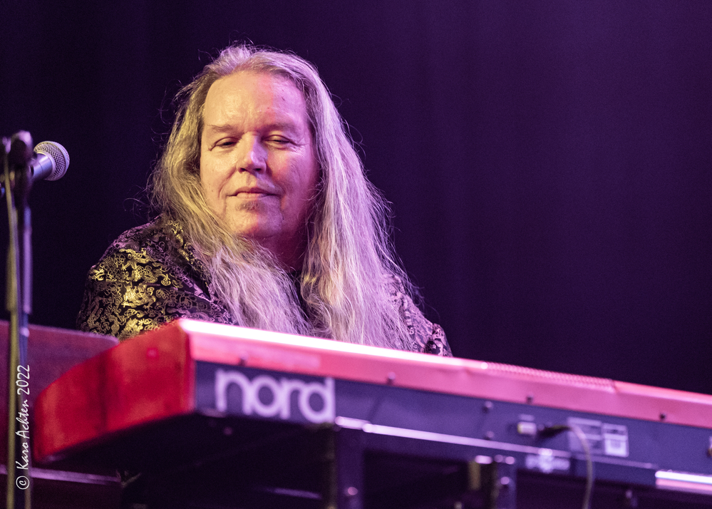 Drake Munkihaid Shining, 
