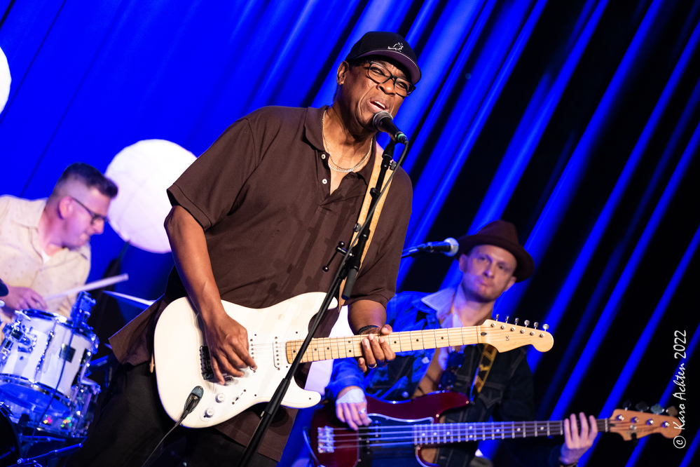 Mike Wheeler, Antoine Escalier
