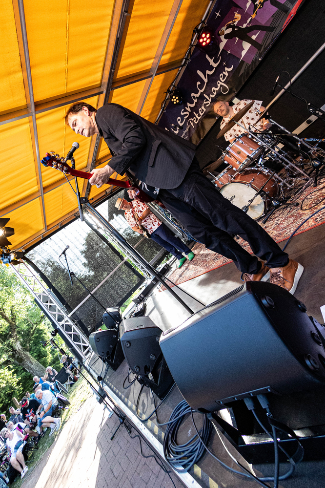 Johnny Burgin, Mikko Peltola , 
