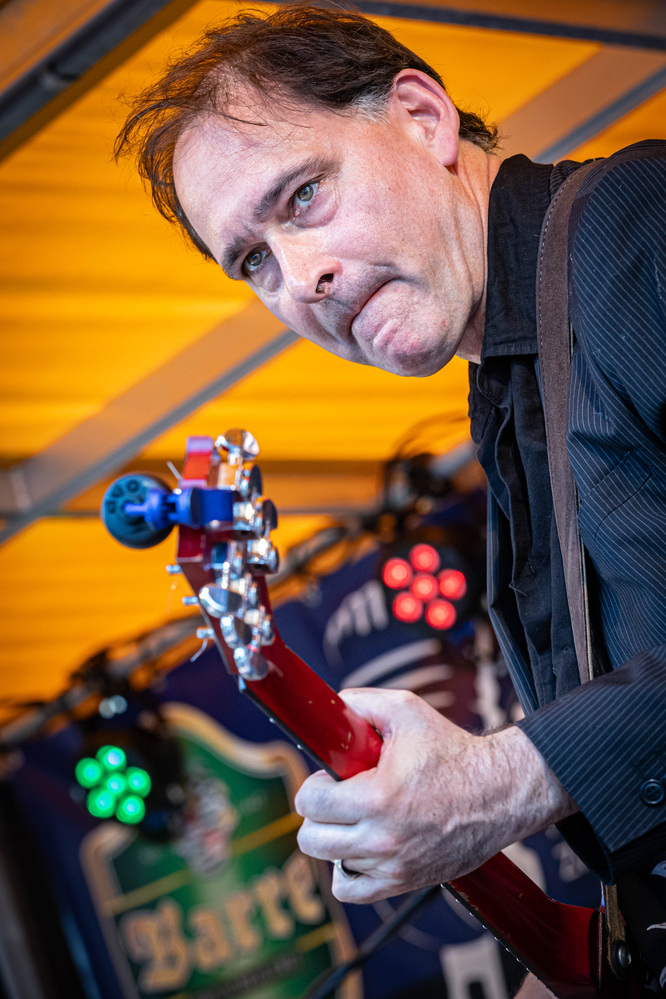 Johnny Burgin, 
