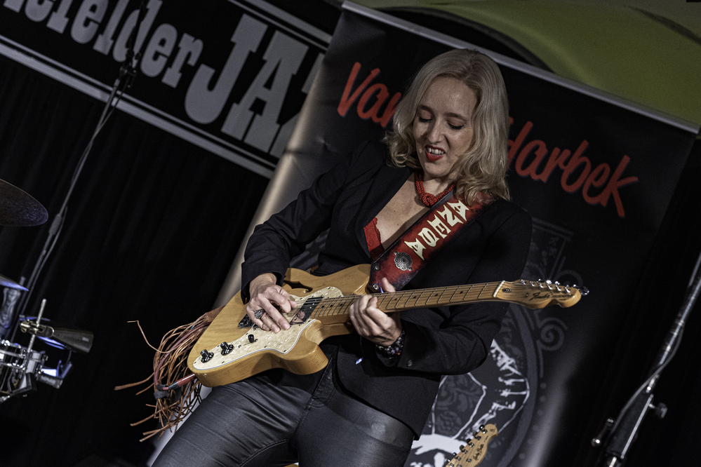 Vanesa Harbek, 
