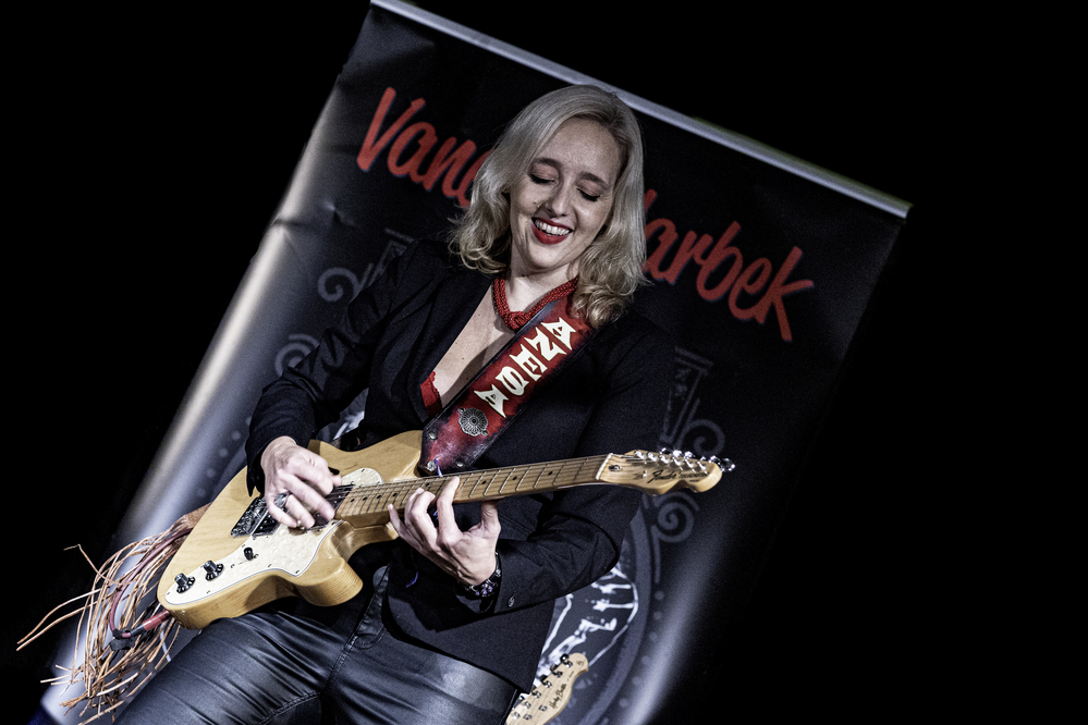 Vanesa Harbek, 
