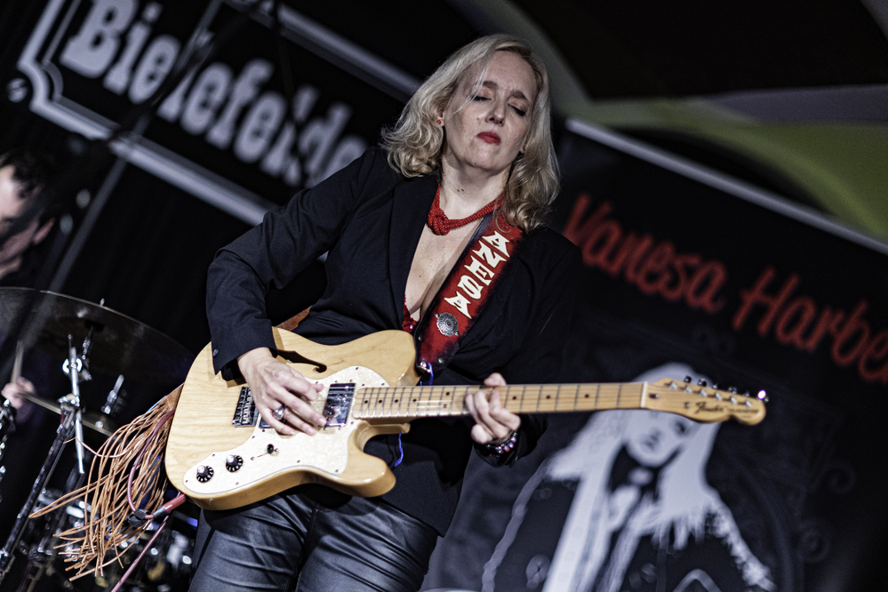 Vanesa Harbek, 
