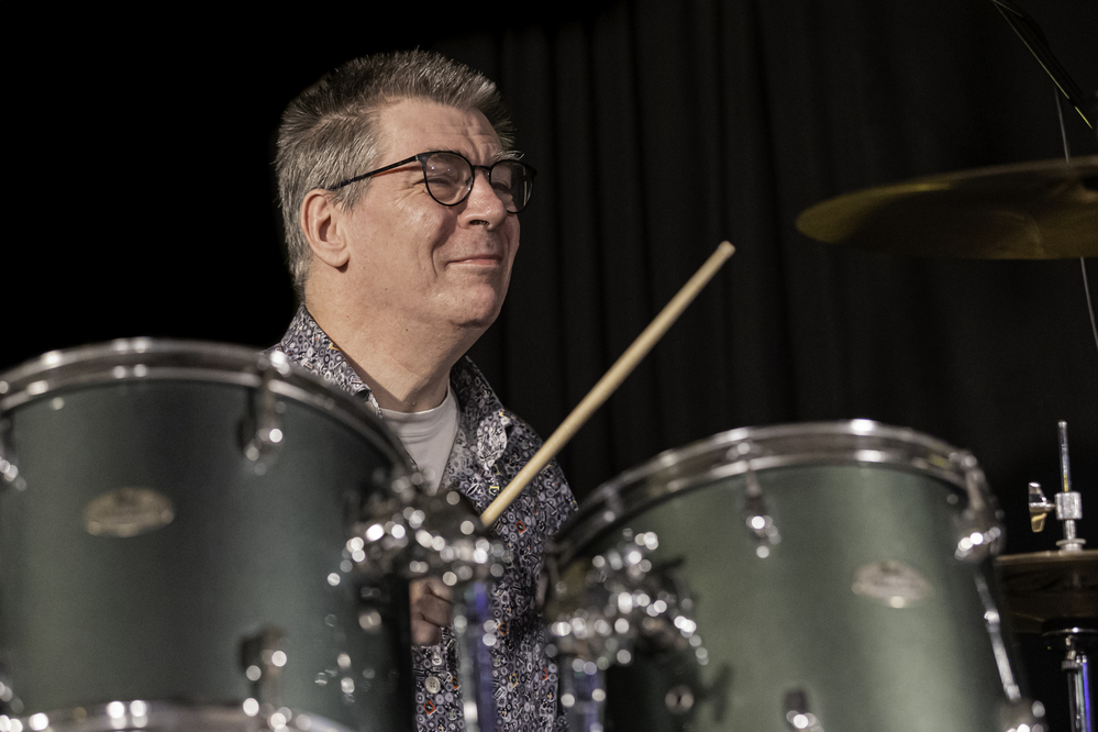 Chris Schuchhardt , 
