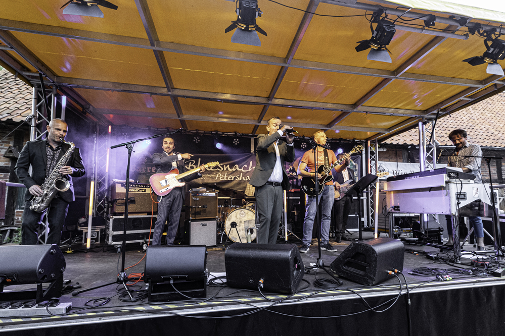 Flo Bauer, Hendrix Ackle, Daniel Durrer, Richard Spooner, Andy Tolman , 
