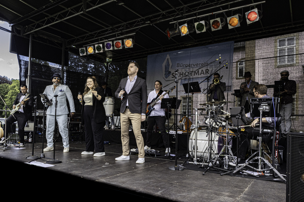 Warren Benson , Sonja Feldbauer , Patrick Schumacher , 
