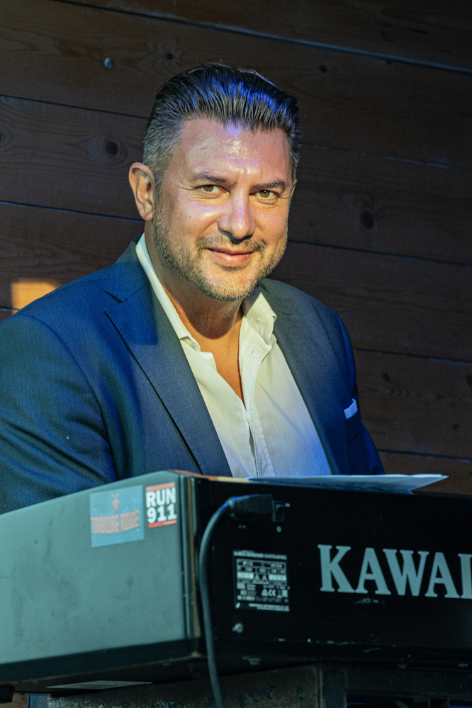 Dennis Koeckstadt, 
