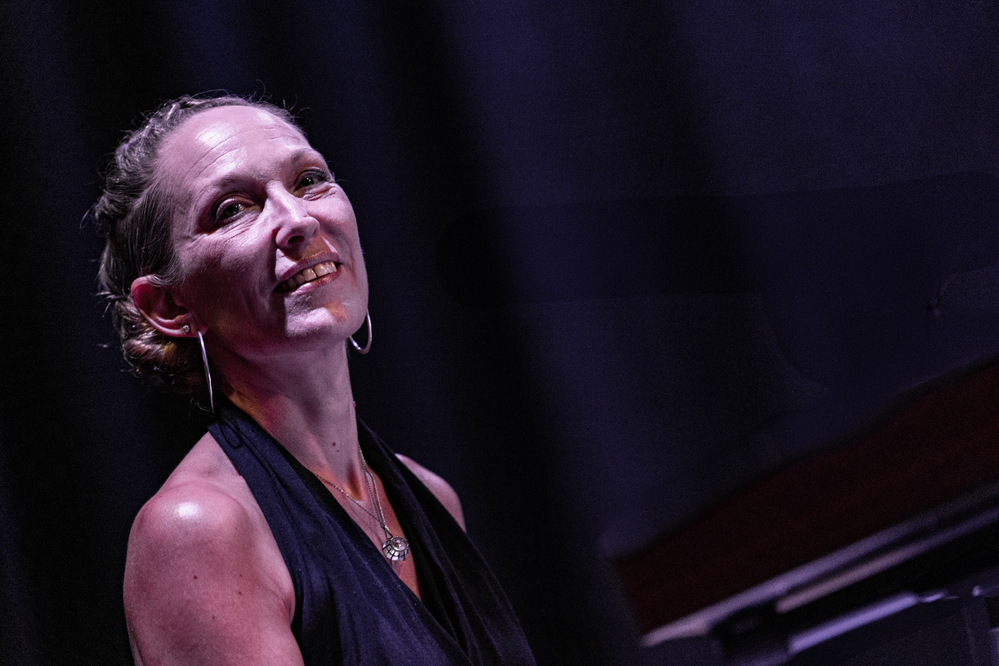 Nina Davis, 
