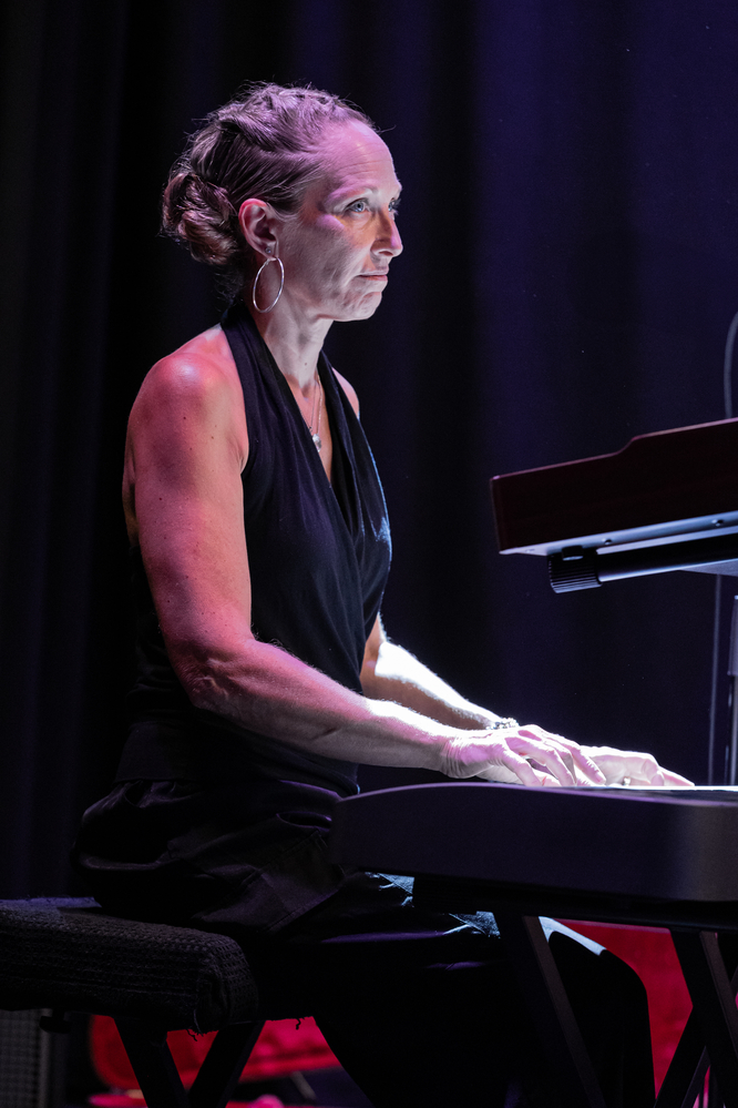 Nina Davis, 
