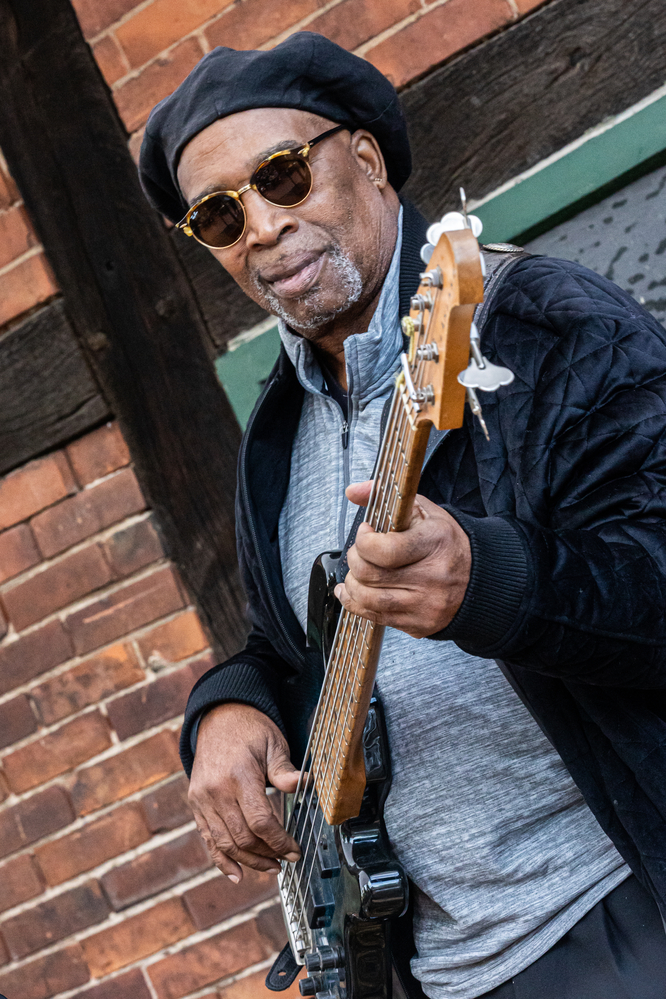 Melvin Smith, 

