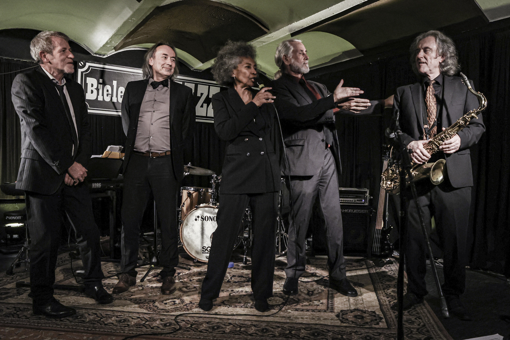 Roland Weber, Christian Jung, Sydney Ellis, 

