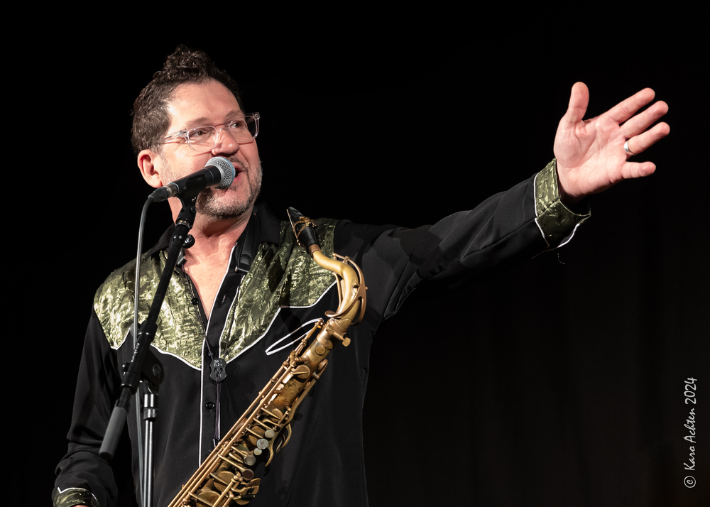 Sax Gordon Beadle, 
