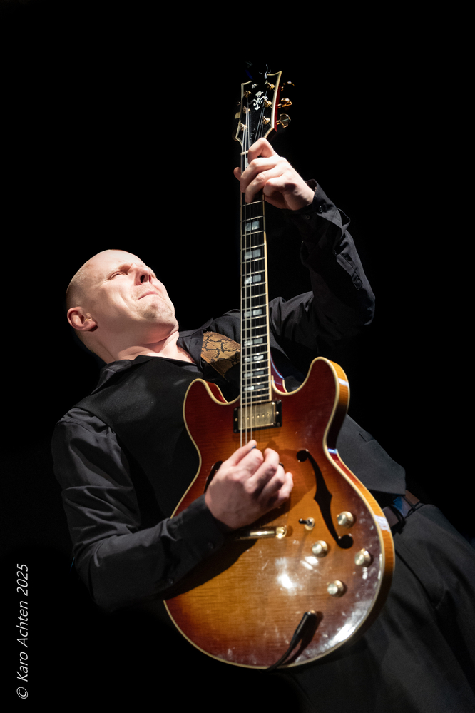 Janis Bukovskis, 
