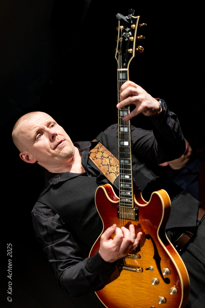 Janis Bukovskis, 

