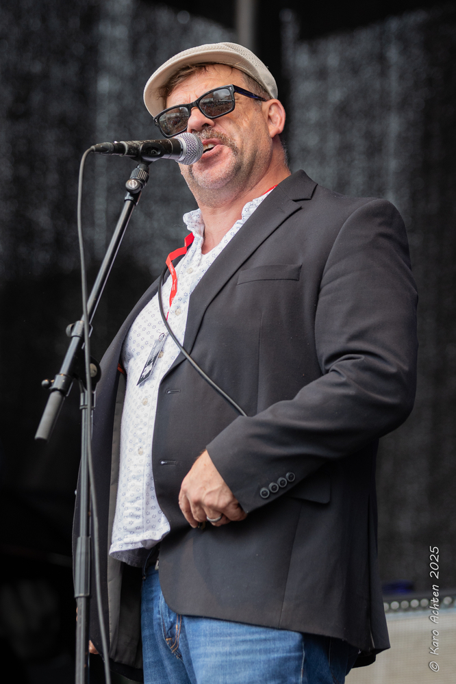 Chris O'Leary, 
