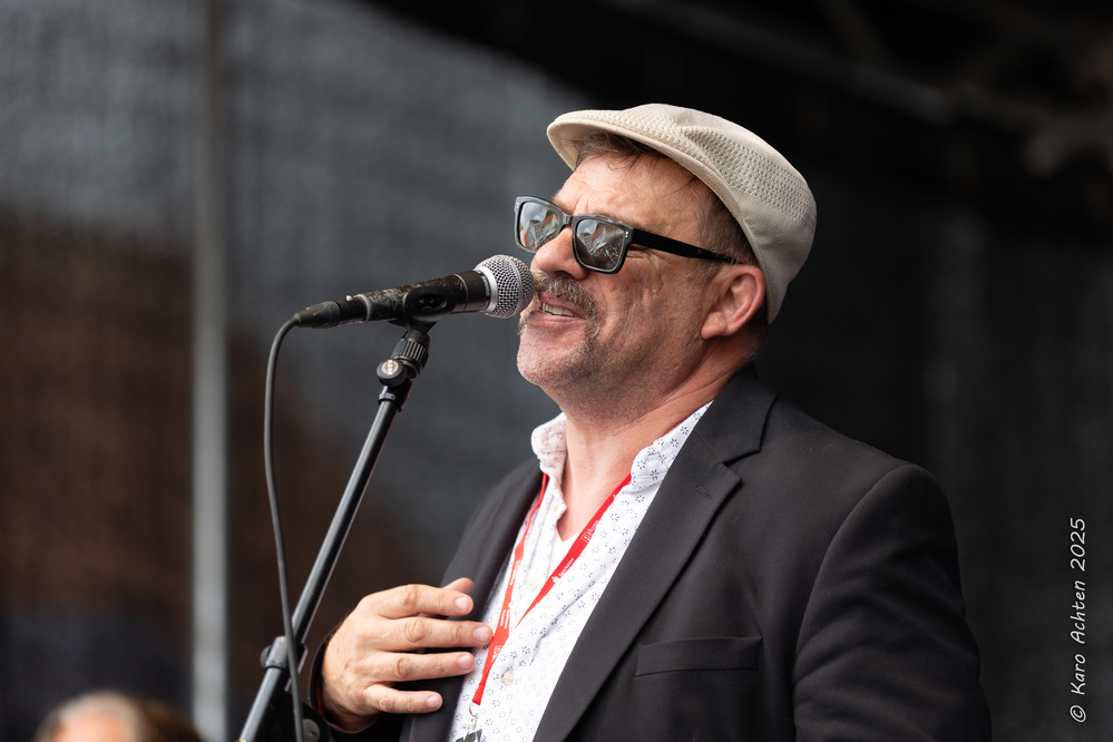 Chris O'Leary, 

