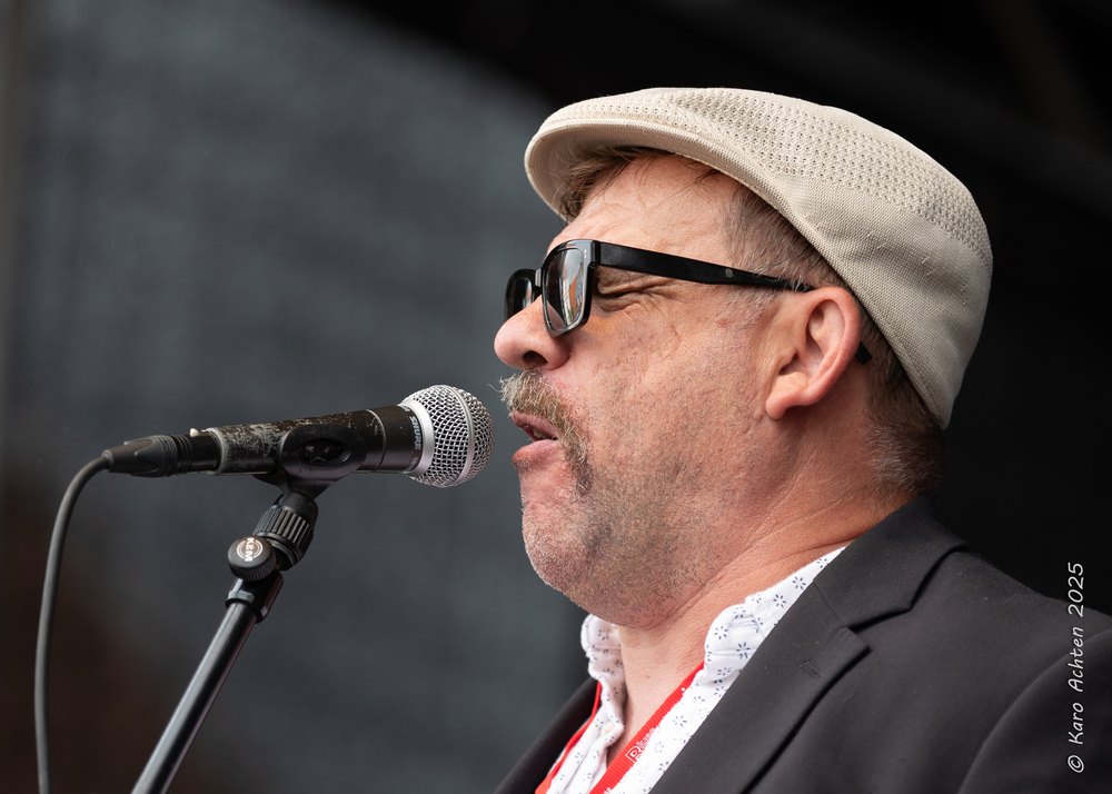 Chris O'Leary, 

