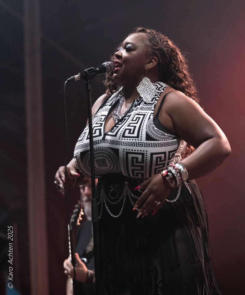 Annika Chambers, 
