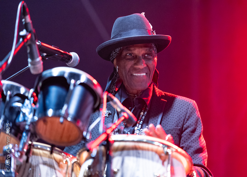 Cyril Neville, 
