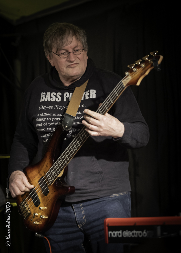 Thomas Pape, 

