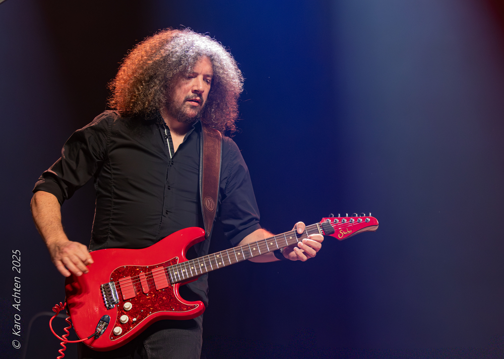 Chris Caddell, 
