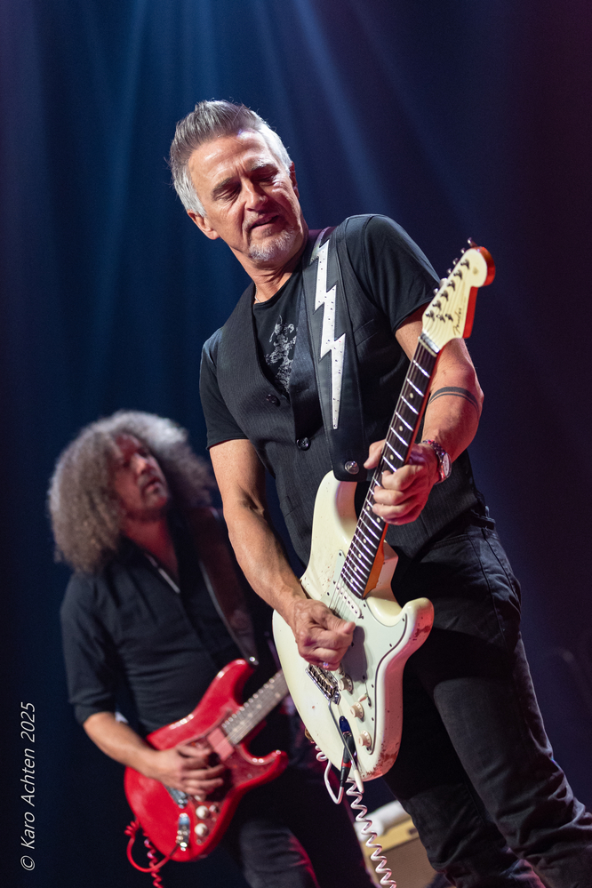 Colin James, Chris Caddell, 
