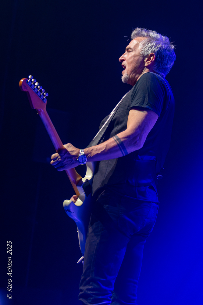 Colin James, 
