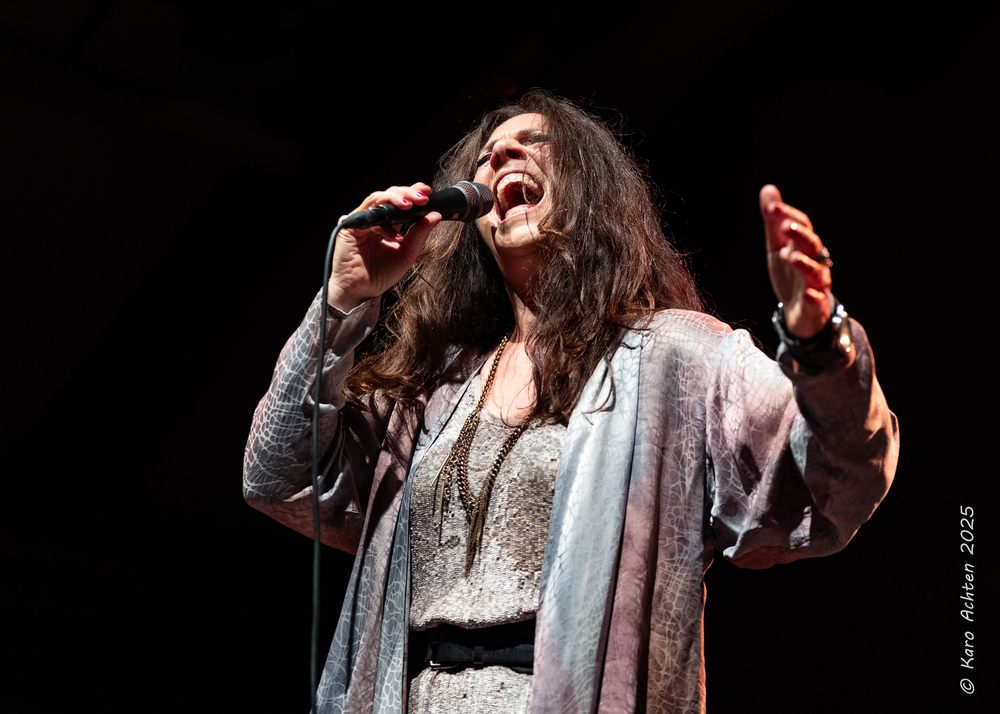 Sari Schorr, 
