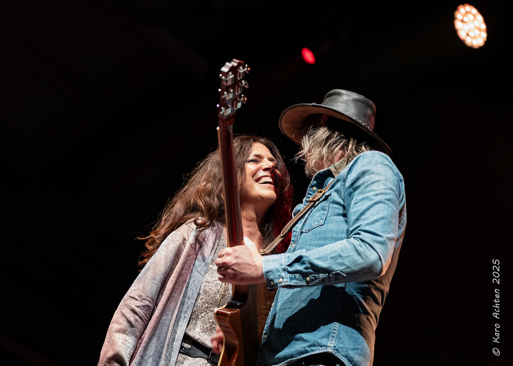 Sari Schorr, Ash Wilson, 
