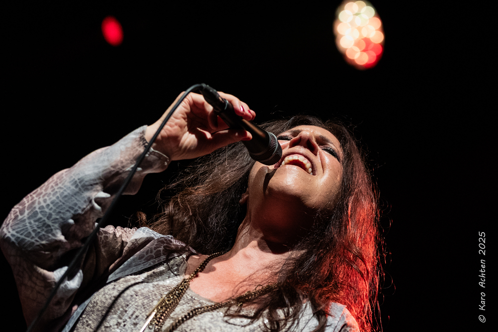 Sari Schorr, 
