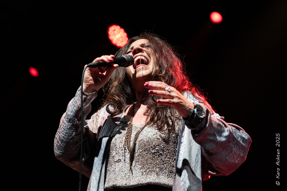 Sari Schorr, 
