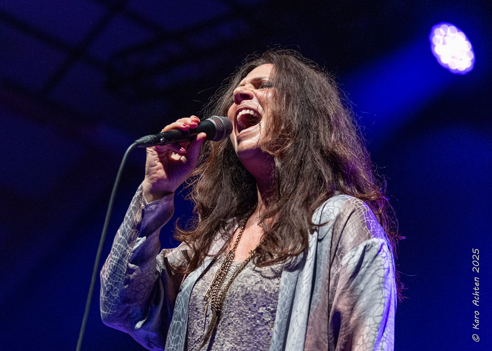 Sari Schorr, 
