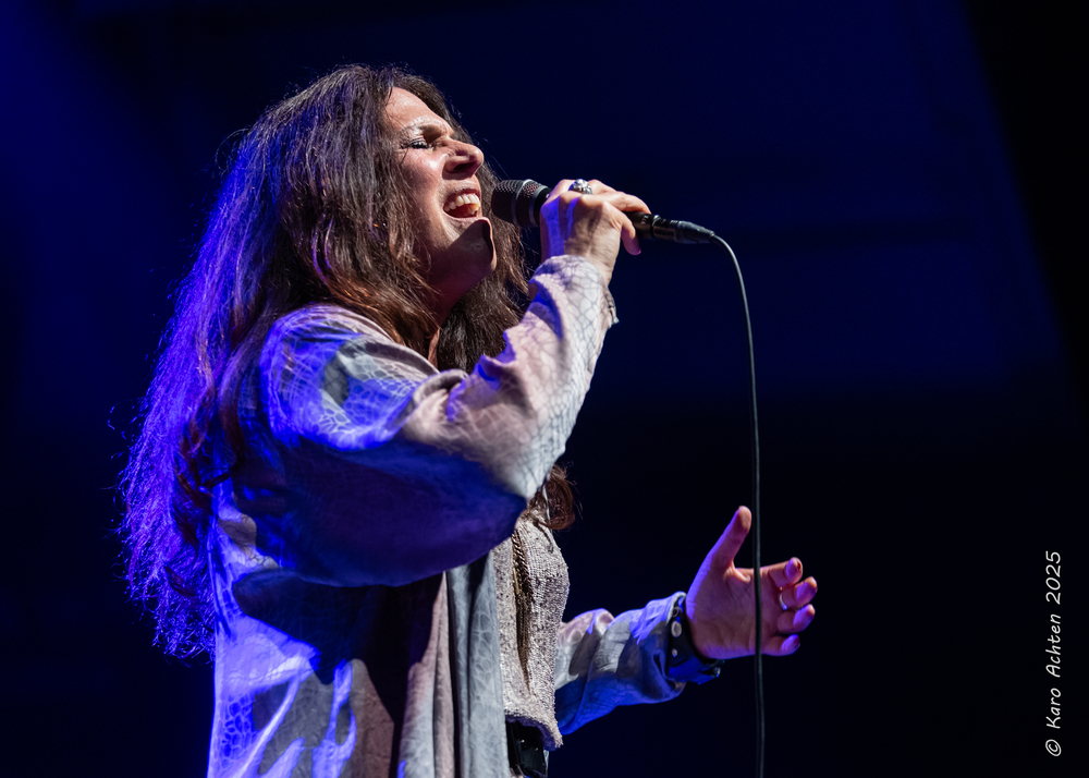 Sari Schorr, 
