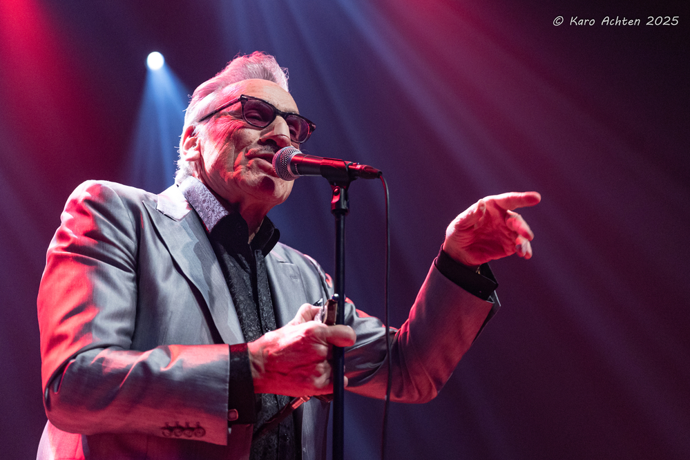 Rick Estrin, 
