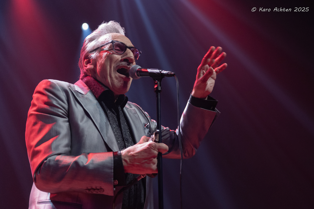 Rick Estrin, 
