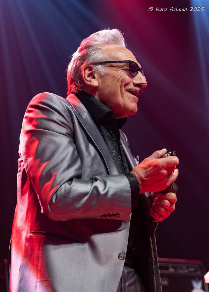 Rick Estrin, 
