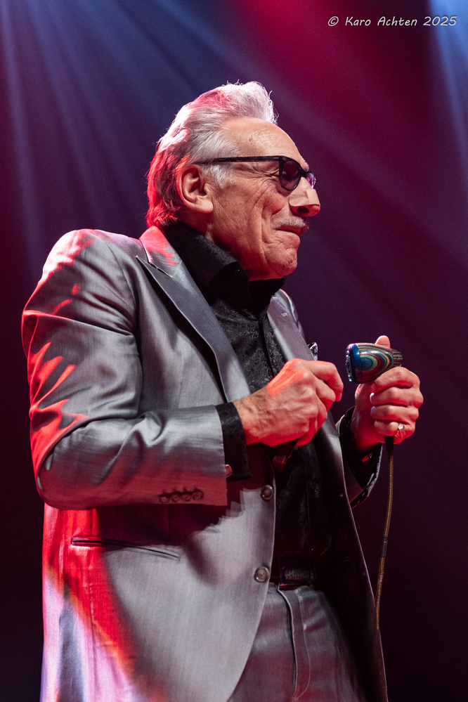 Rick Estrin, 
