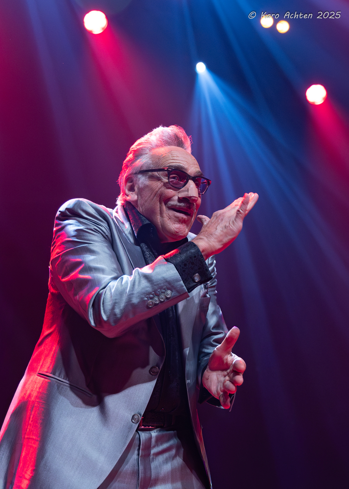 Rick Estrin, 
