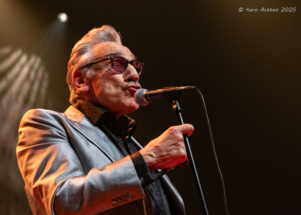 Rick Estrin, 

