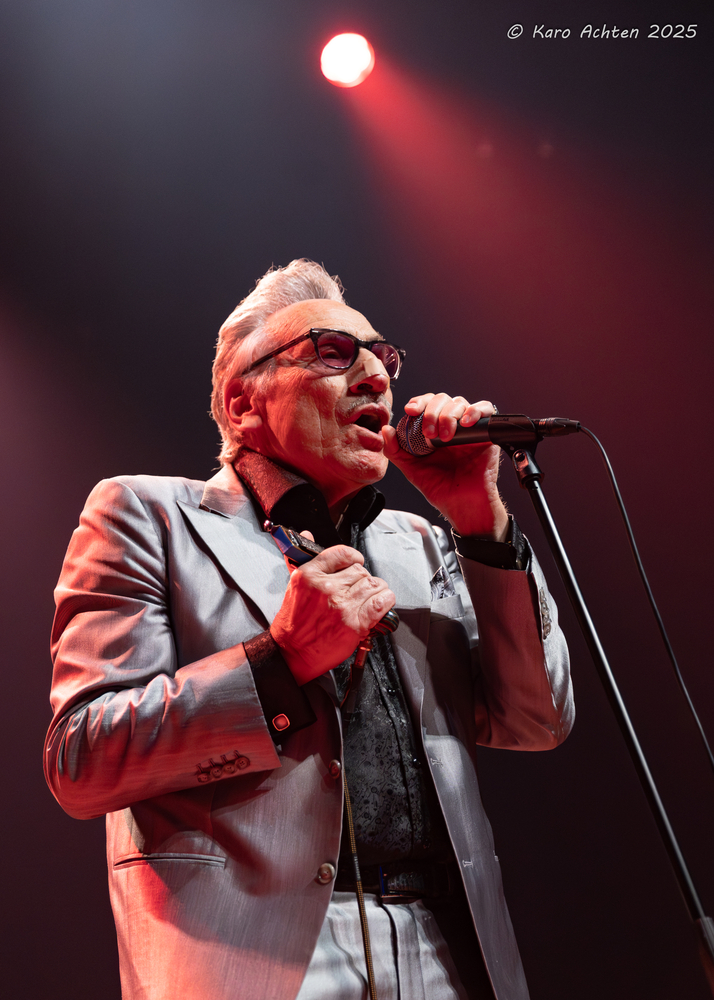 Rick Estrin, 
