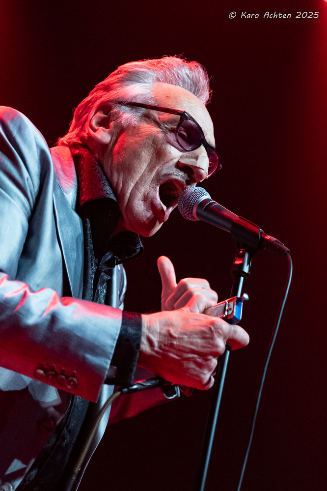 Rick Estrin, 
