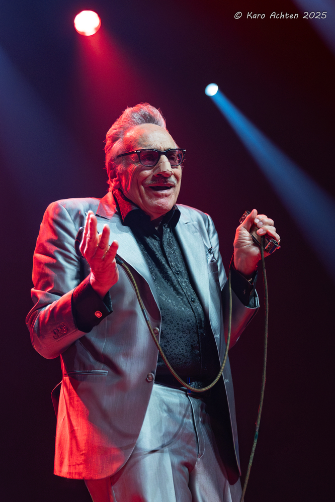 Rick Estrin, 
