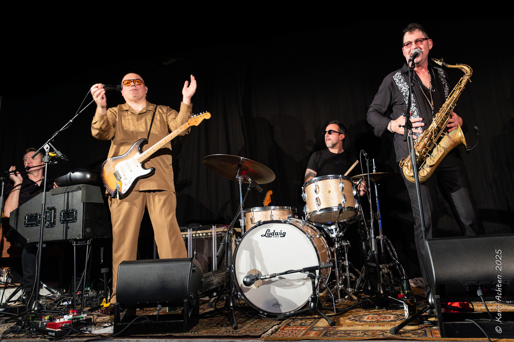 Phil Fernandez, Guillaume Destarac, Sax Gordon Beadle, 
