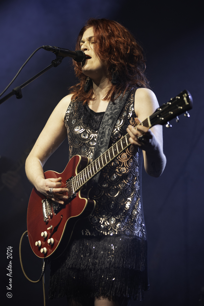 Jessie Lee Houllier, 
